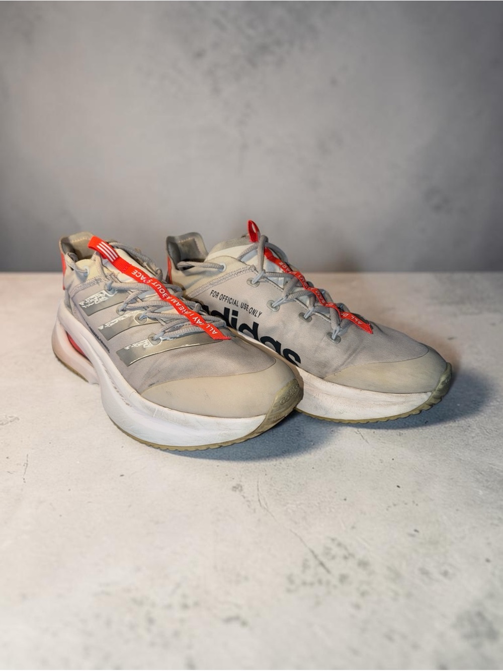 adidas Men's Light Gray Sneakers with Red Accents